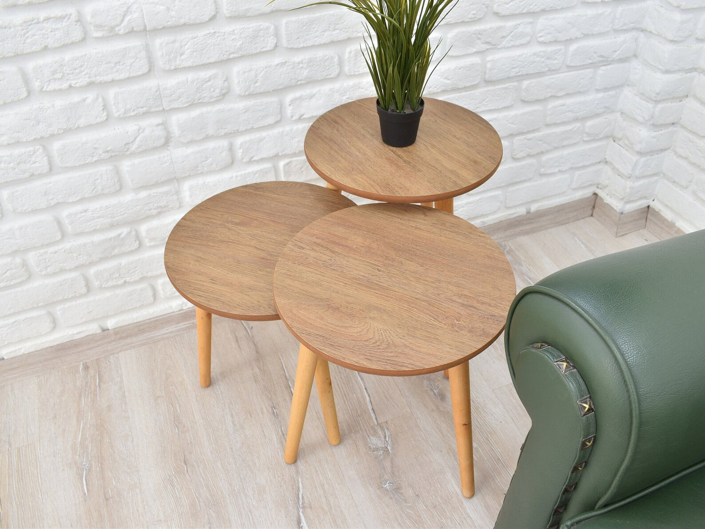 Wooden Robin Round Nesting Table