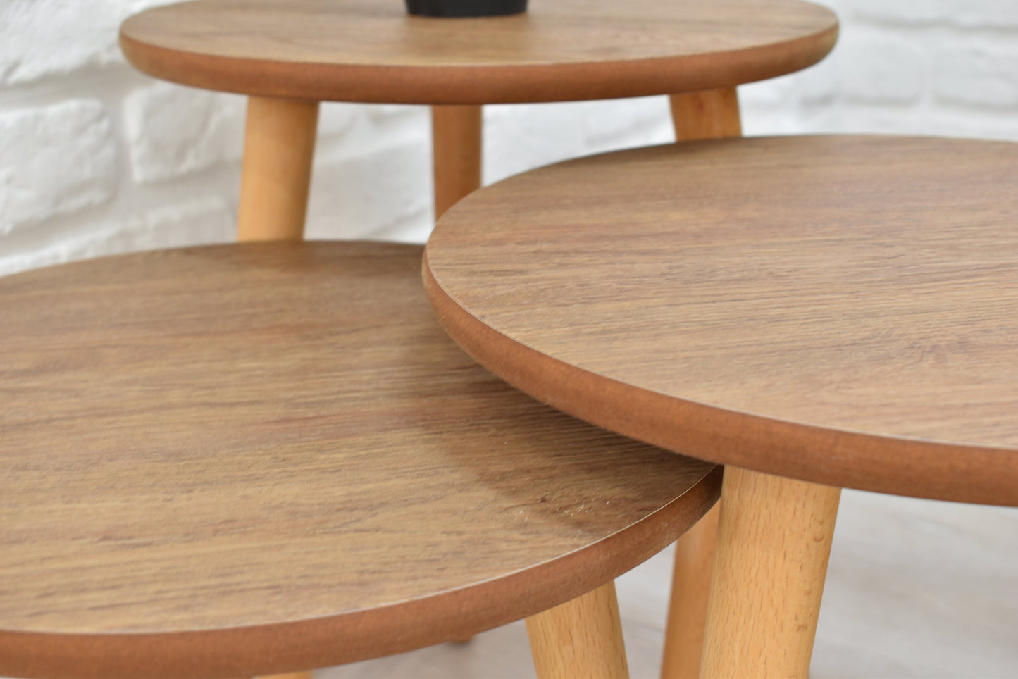 Wooden Robin Round Nesting Table