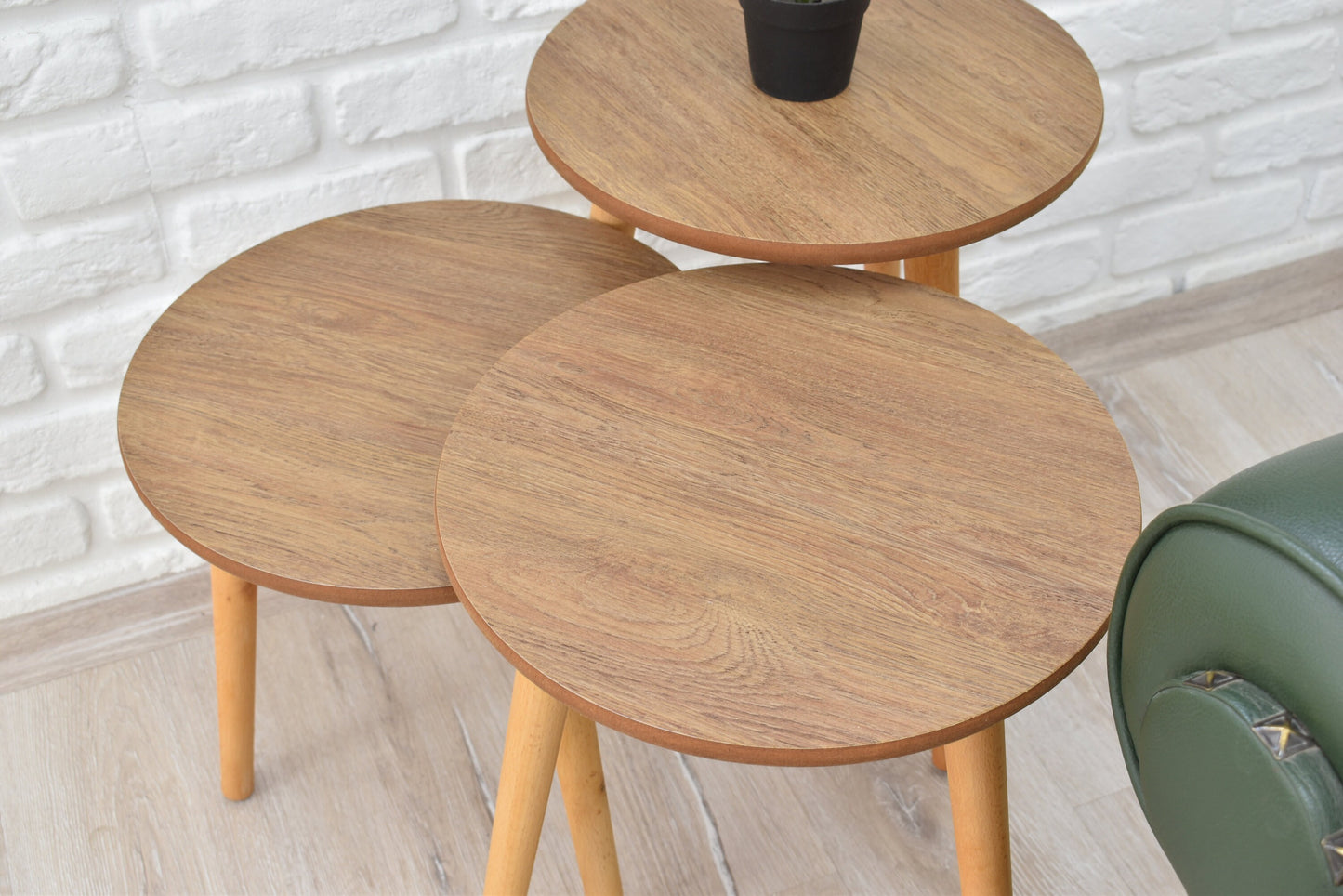 Wooden Robin Round Nesting Table